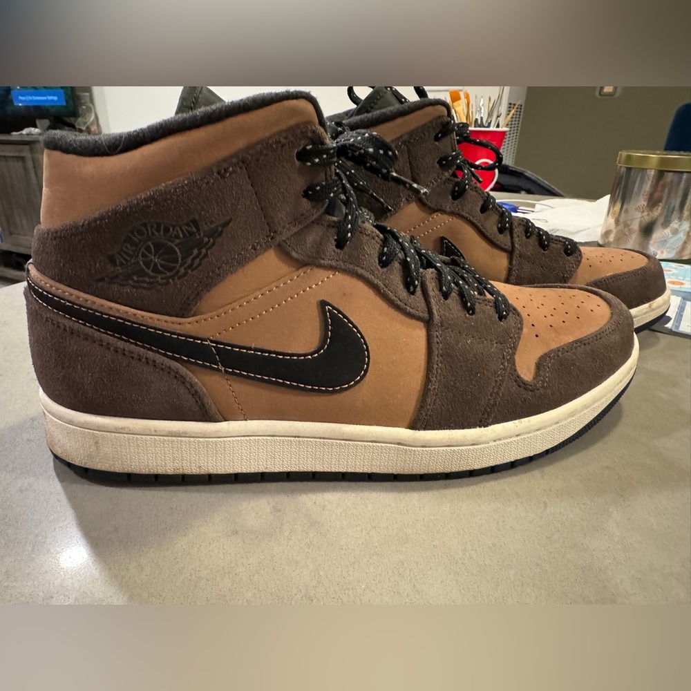 Men’s Jordan 1s SE 10.5